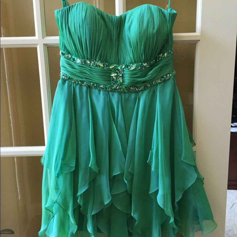 Green short formal dress size 6